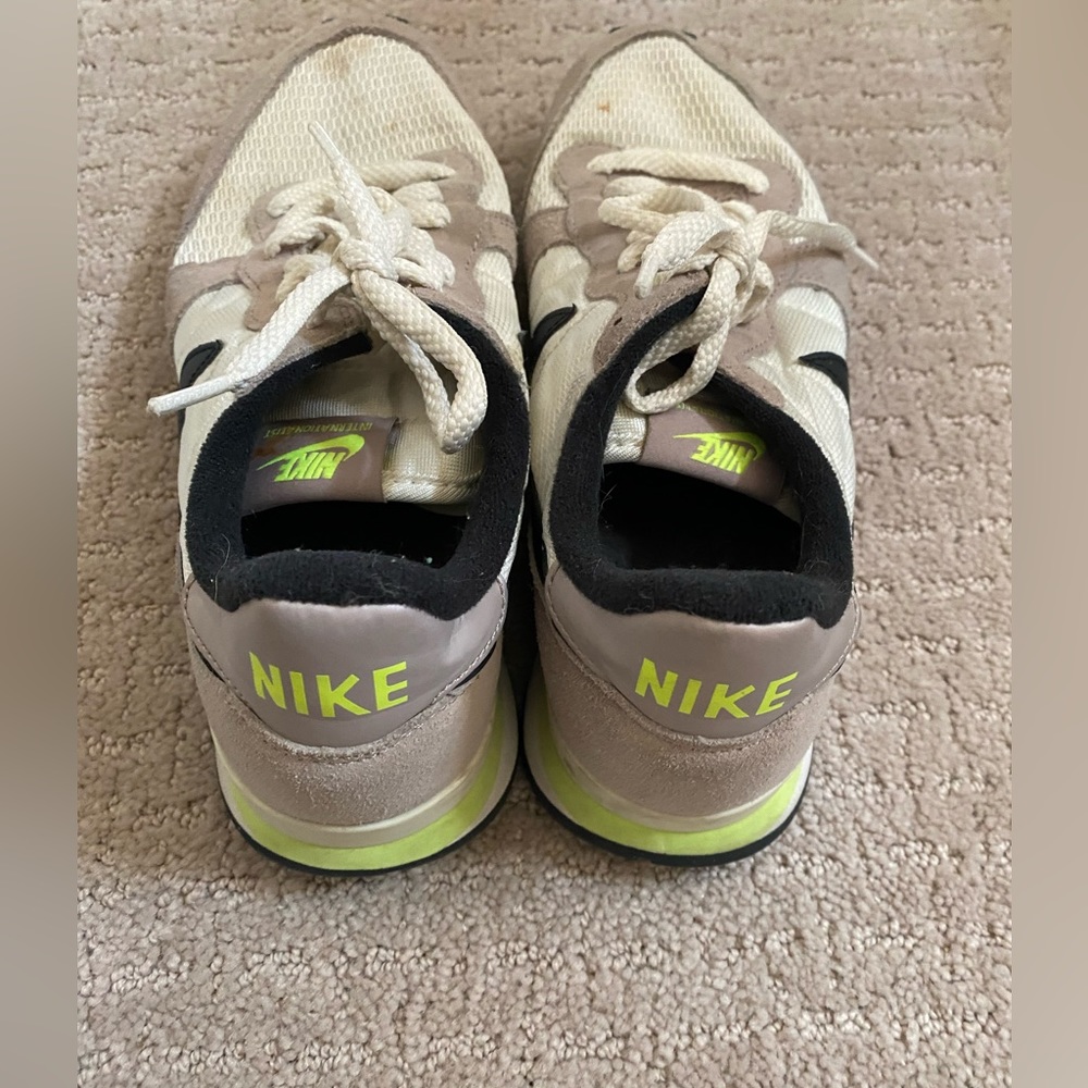 Nike sneaker black white lime green